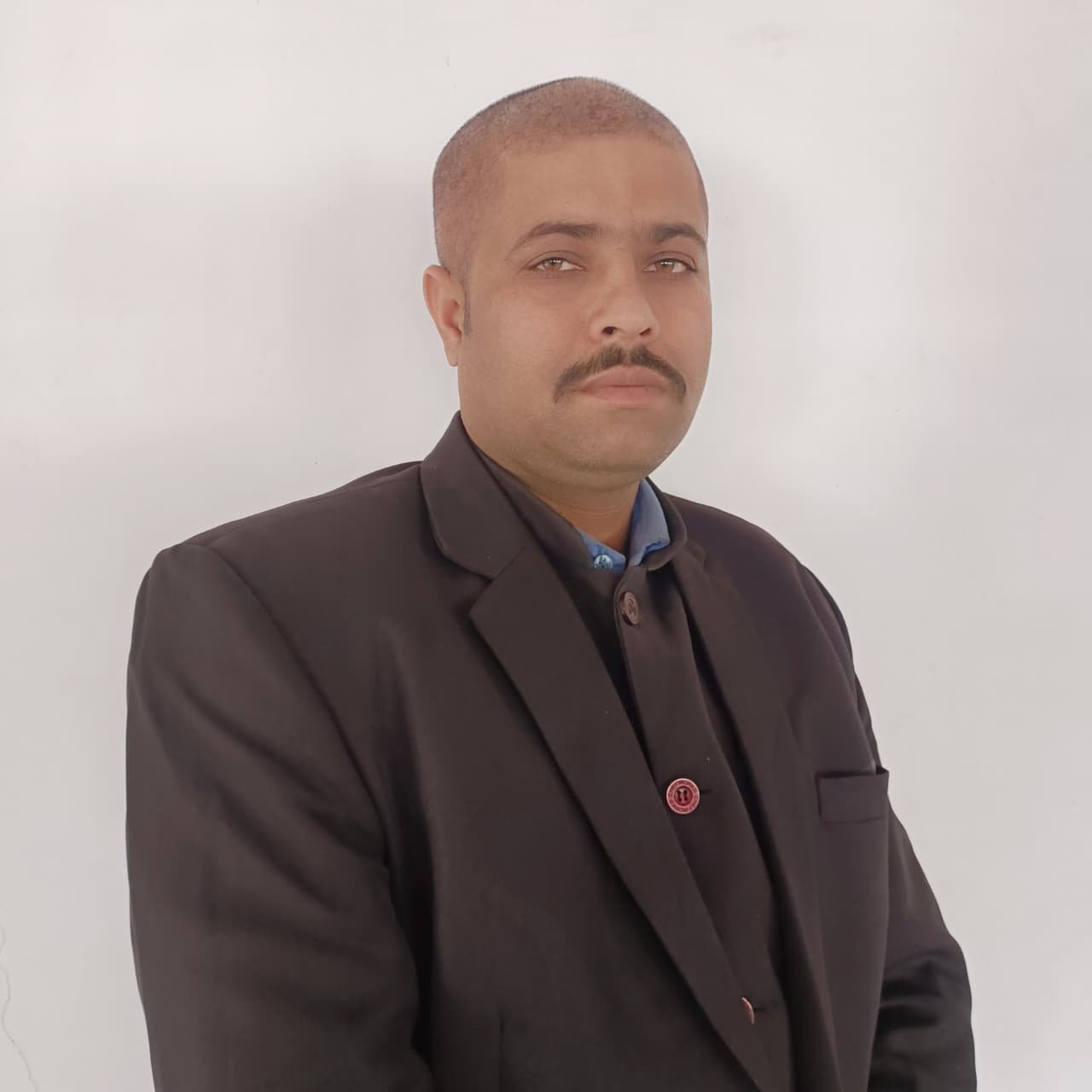 staff-img